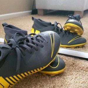 Nike cleats soccer shoes